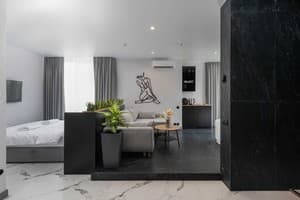 Апарт-отель Be The One Hotel. Люкс двухместный с джакузи и сауной 1