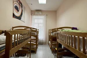 Хостел Dja Hostel. Место в мужском 8-местном номере (Синий) 3