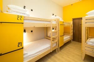 Хостел Hotel Bee Station. Место в общем 8-местном номере  2