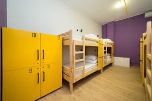 Хостел Hotel Bee Station. Место в общем 8-местном номере  4